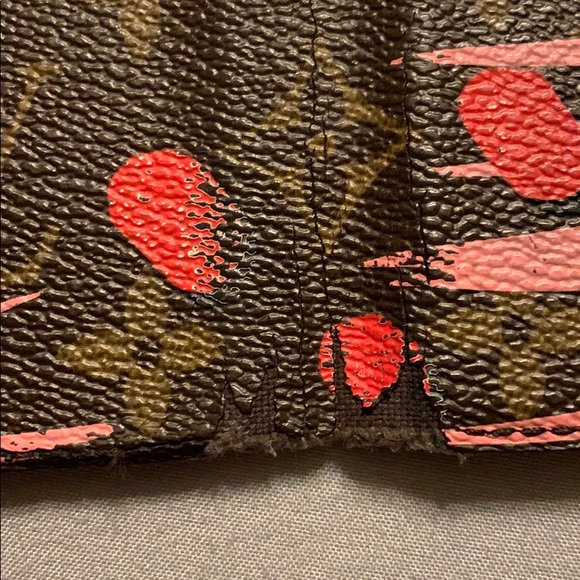 Authentic Louis Vuitton phone case - Picture 4 of 8